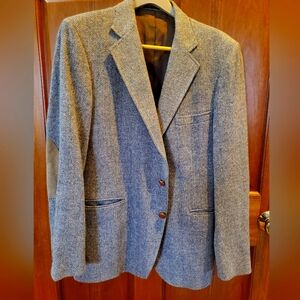 Men's wool jacket w/suede sleeve patch